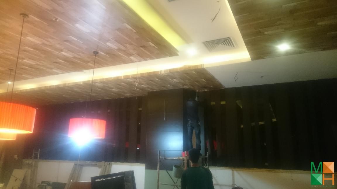 thi-cong-giay-dan-tuong-tai-toa-nha-IPH (9)